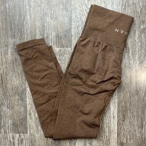 NVGTN Chocolate High-Waisted Leggings ***